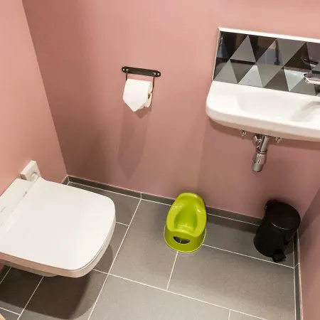 Cozy, 2 Bedroom With Free Parking Appartamento *