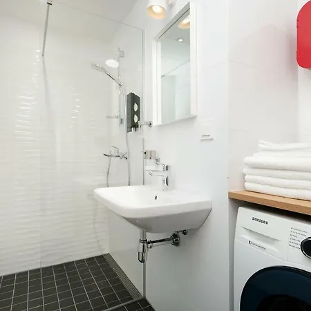Cozy, 2 Bedroom With Free Parking *