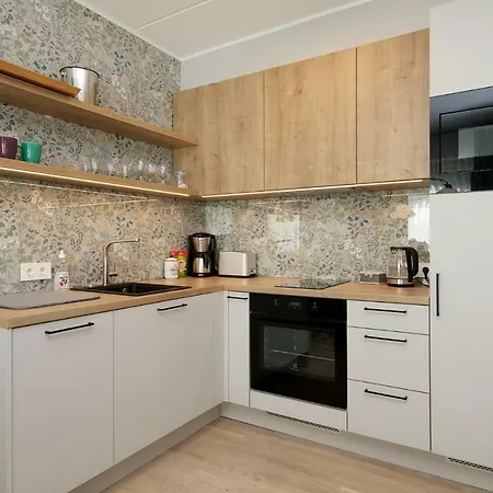 Cozy, 2 Bedroom With Free Parking