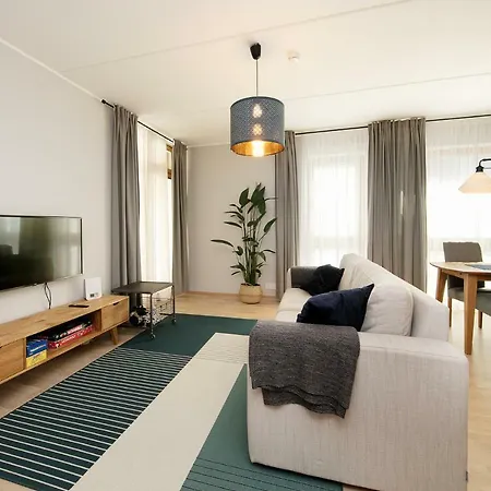 Cozy, 2 Bedroom With Free Parking Apartment *