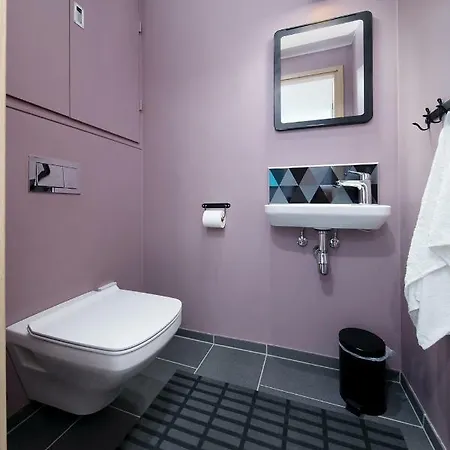 Apartment Cozy, 2 Bedroom With Free Parking *